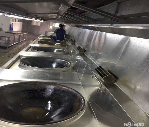 佳馨达成都大型油烟机清洗公司龙泉双流厨房油烟管道清洗.