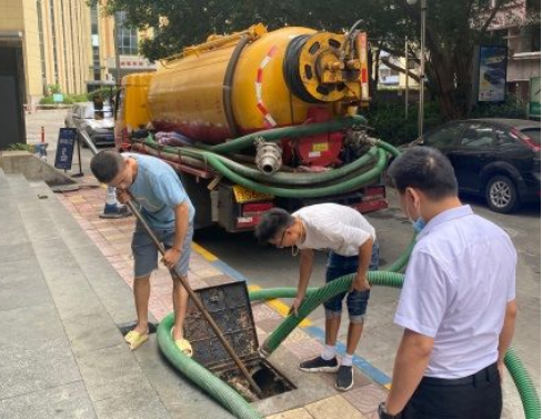 昆明宜良环卫化粪池清理抽粪 污水池清理 高压清洗 隔油池清理