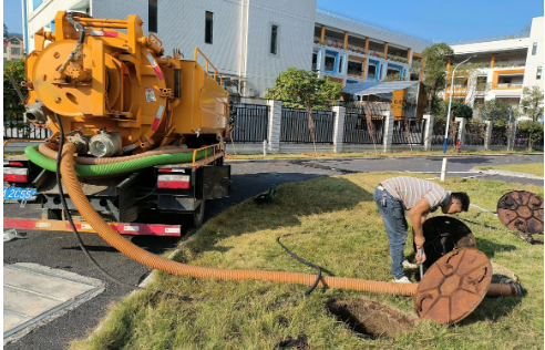 昆明嵩明专业化粪池清掏清理公司 专车抽粪 隔油池淤泥池清理